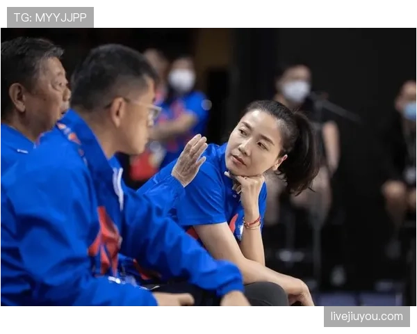 魏秋月退役后这生活也太松弛了吧，泡茶遛狗比训练还准时？